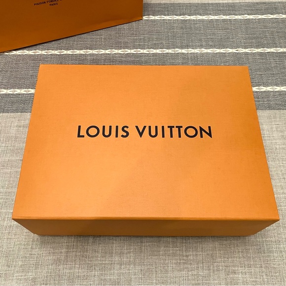 Authentic Louis Vuitton magnetic flap-lid box (14.5”x10.25”x5”) and shopping bag - Picture 3 of 15